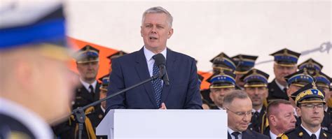 minister spraw wewnętrznych i administracji.